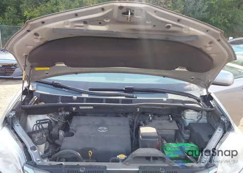 2011 Toyota Sienna Xle V6 z USA, uszkodzony, nr VIN 5TDYK3DCXBS144495